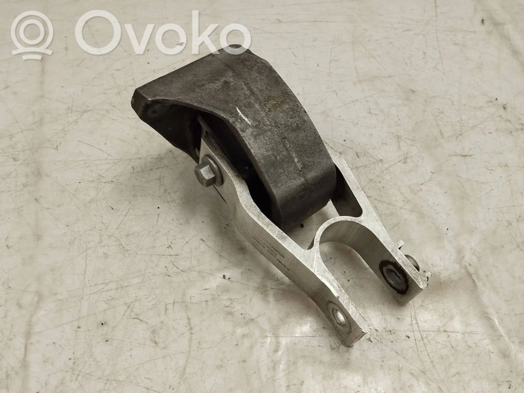 Engine mount bracket   31339951,31401144
