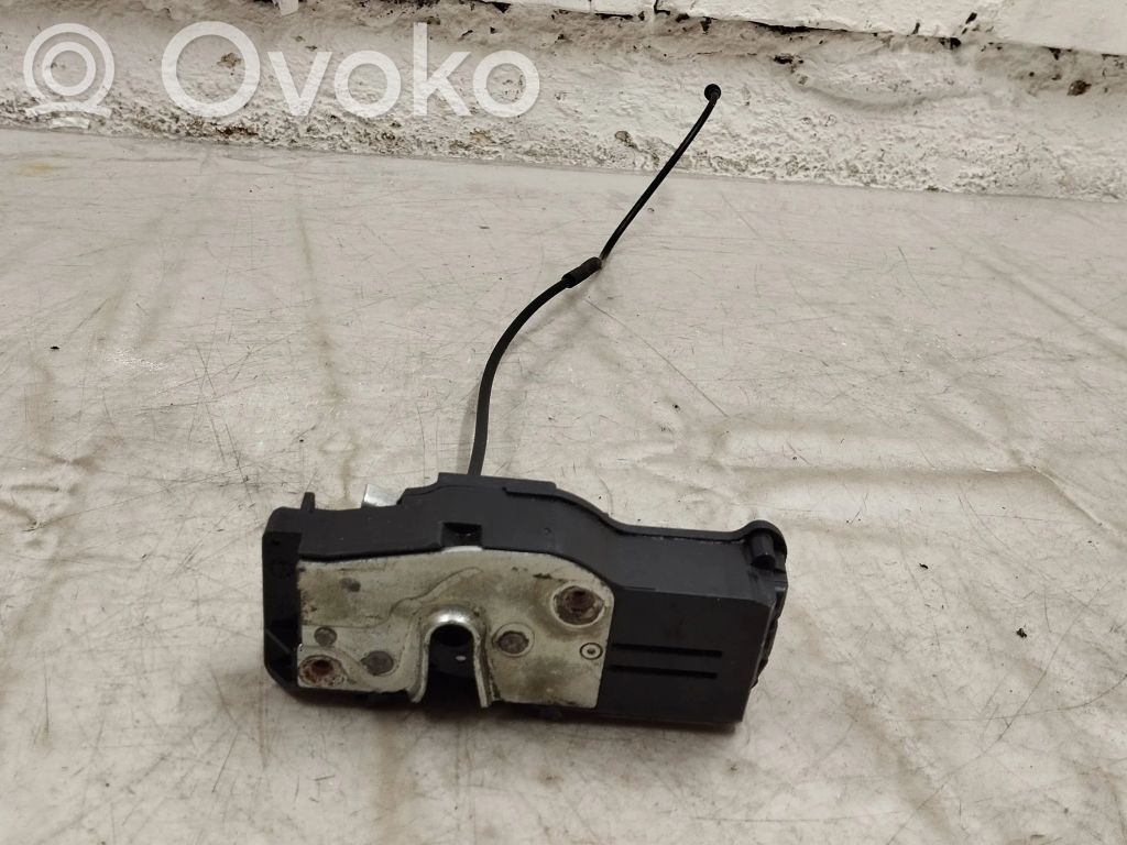 Tesla Model S Priekšpusē slēdzene 