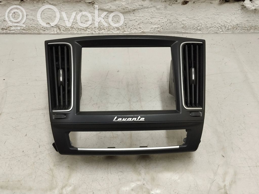 Maserati Levante Dysze / Kratki środkowego nawiewu deski rozdzielczej 