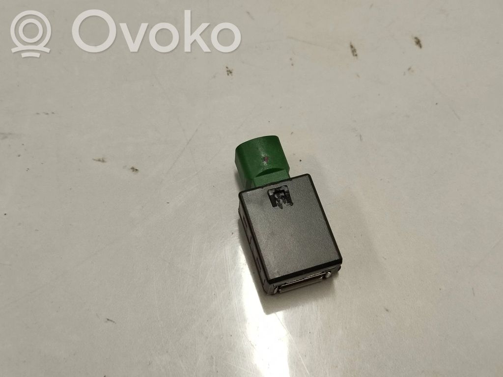 Audi A5 USB socket connector 