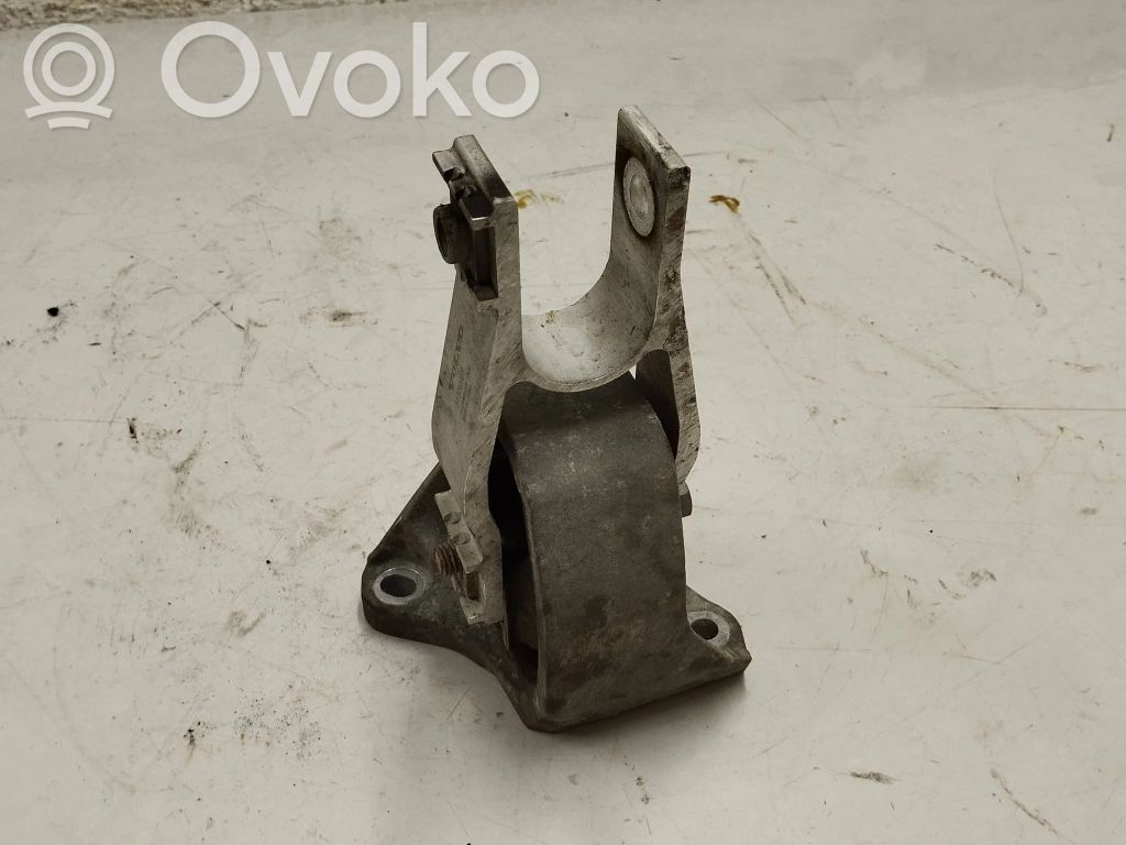 Volvo XC60 Engine mount bracket 