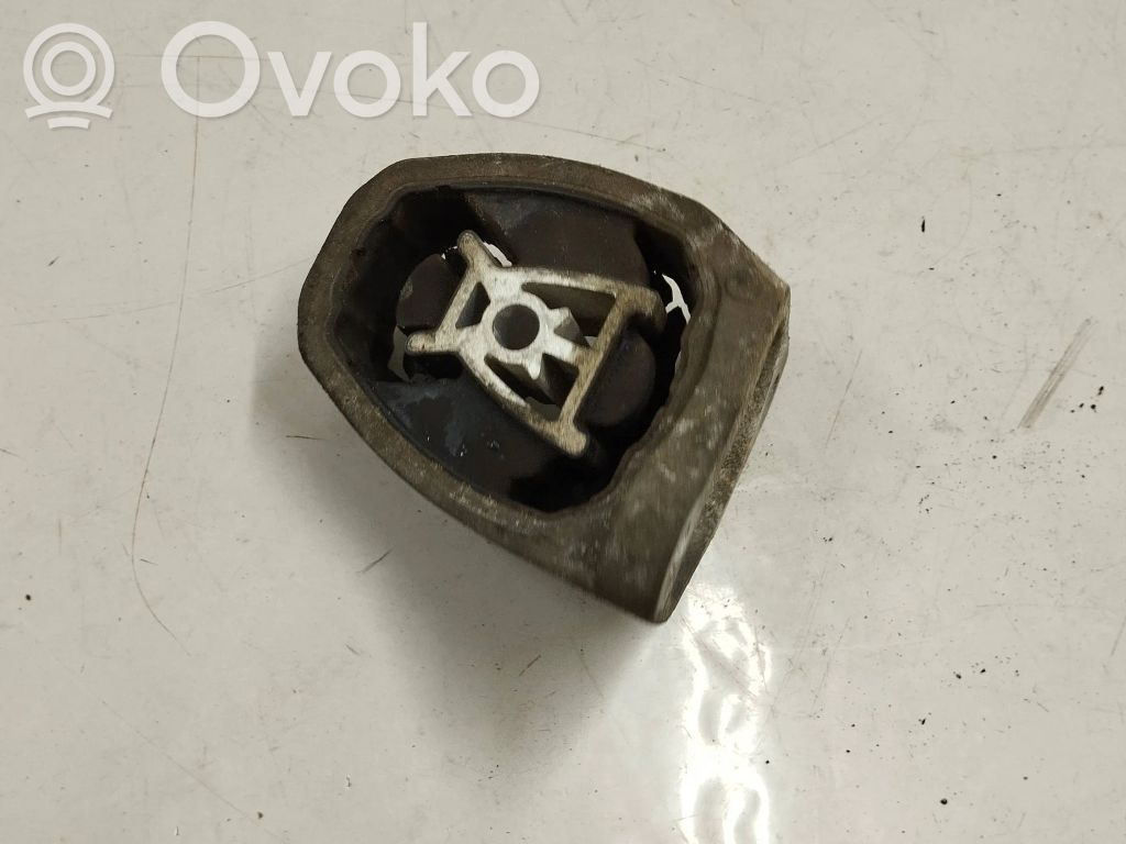 Volvo XC90 Engine mount bracket 