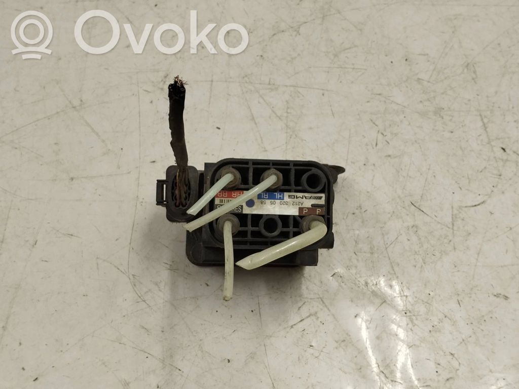 Rozdzielacz / Blok zaworowy zawieszenia pneumatycznego osi tylnej   A2123200558,A2123200858