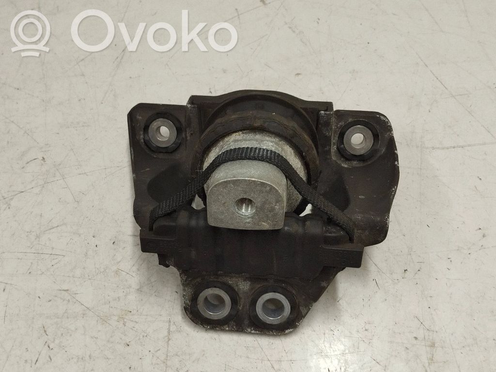 Volvo XC90 Engine mount bracket 