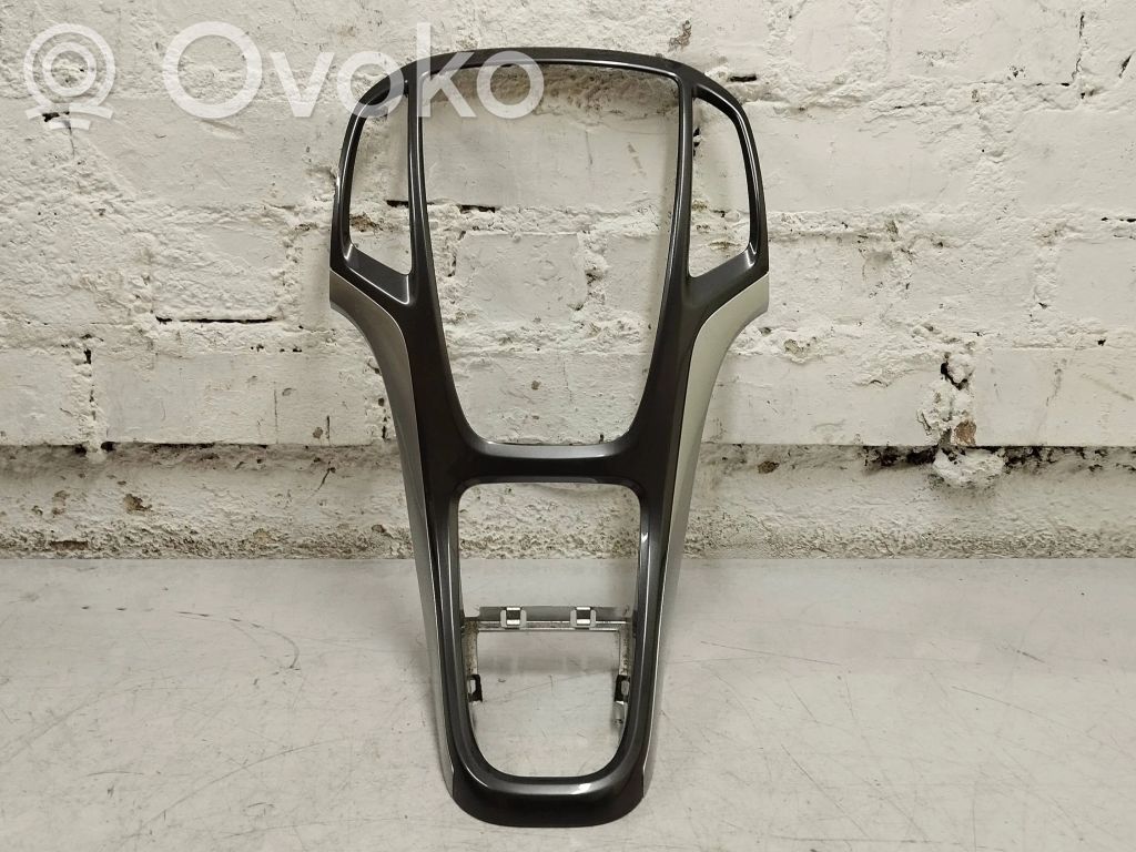 Opel Astra J Hansikaslokeron koristelista 