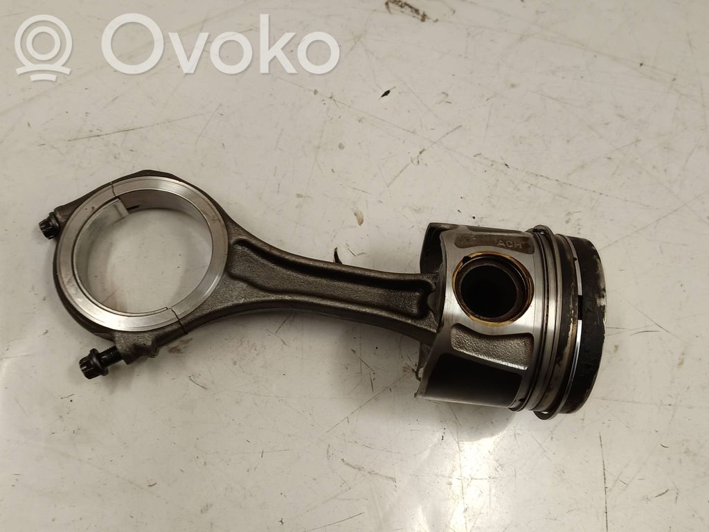 Piston avec bielle