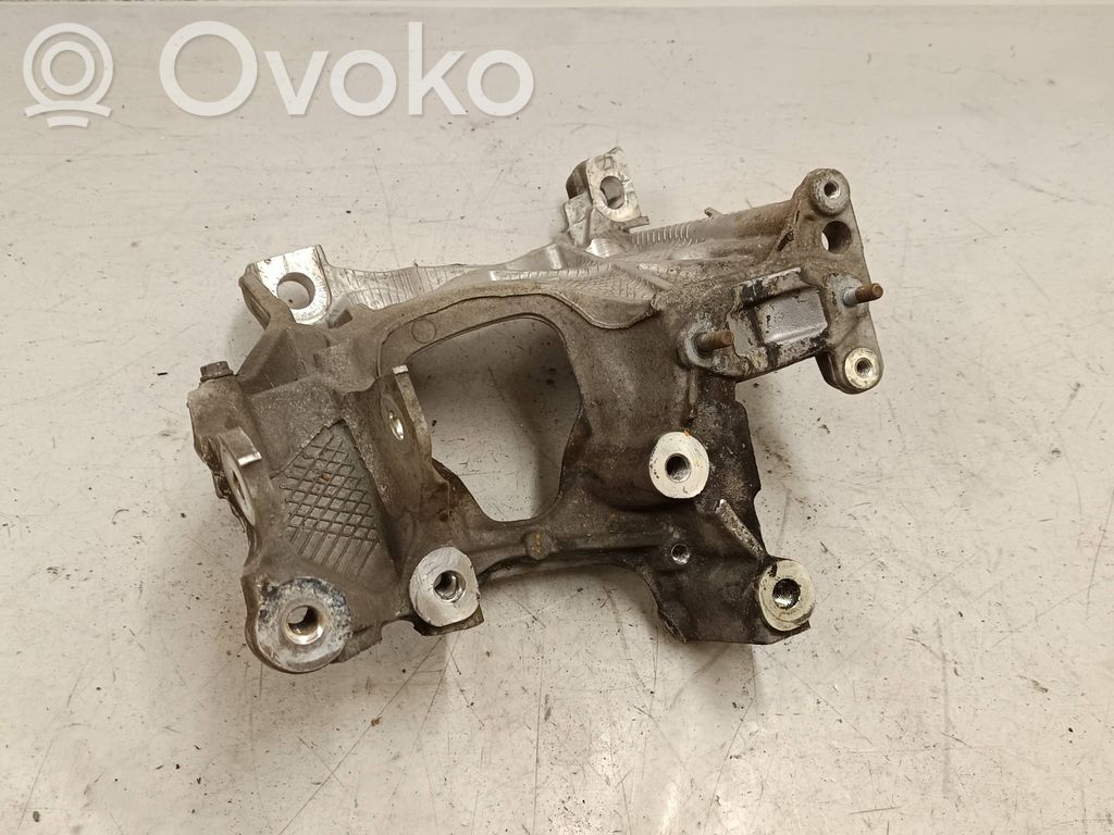 Audi A5 Engine mounting bracket 