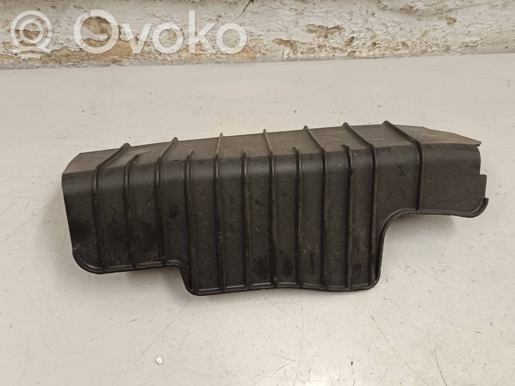 Audi A4 S4 B9 8W Osłona tylna podwozia 