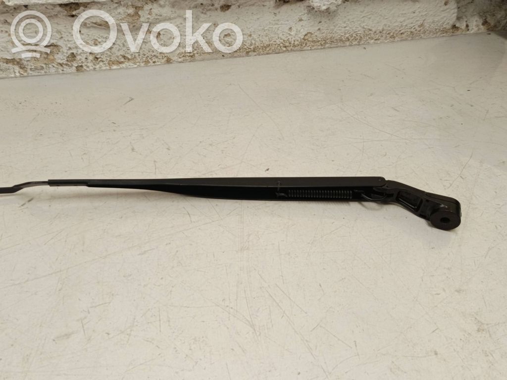 Front wiper blade arm