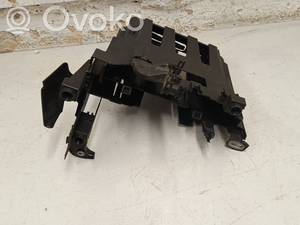 Engine control unit holder   8632555