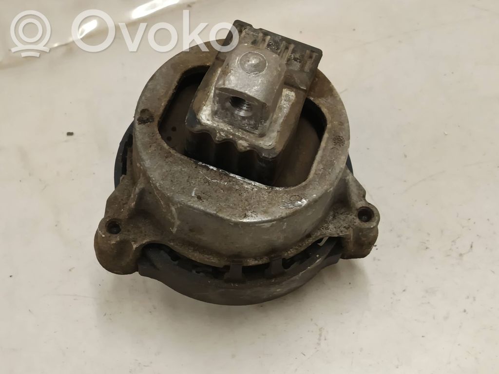 Engine mount bracket   2680483