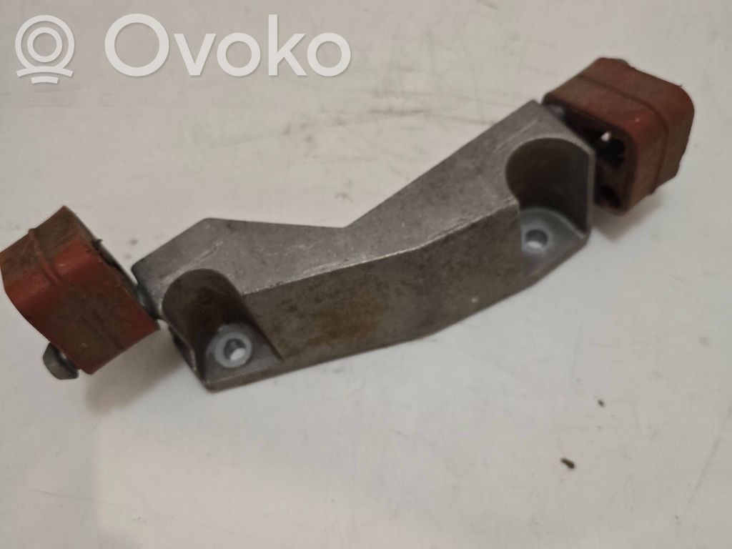 Muffler mount bracket/holder   68268197AA