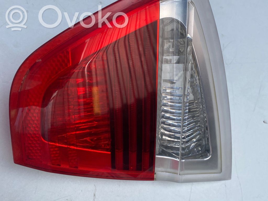 BMW 3 E90 E91 Aizmugurējais lukturis pārsegā 