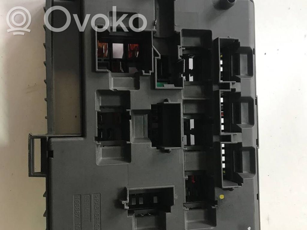 BMW 3 E90 E91 Fuse module 