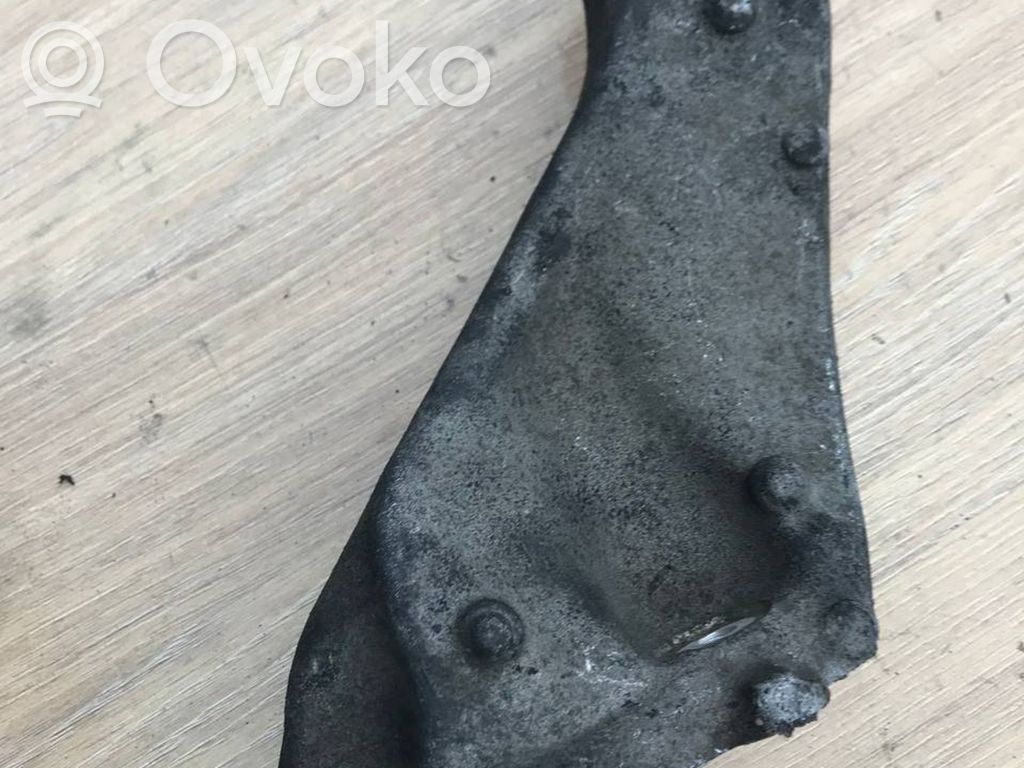 Engine mounting bracket   6780320,15218410,34358