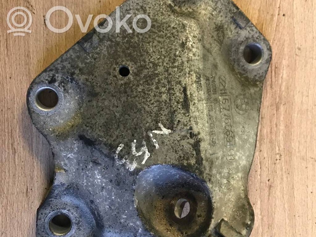 BMW 5 E60 E61 Engine mounting bracket 