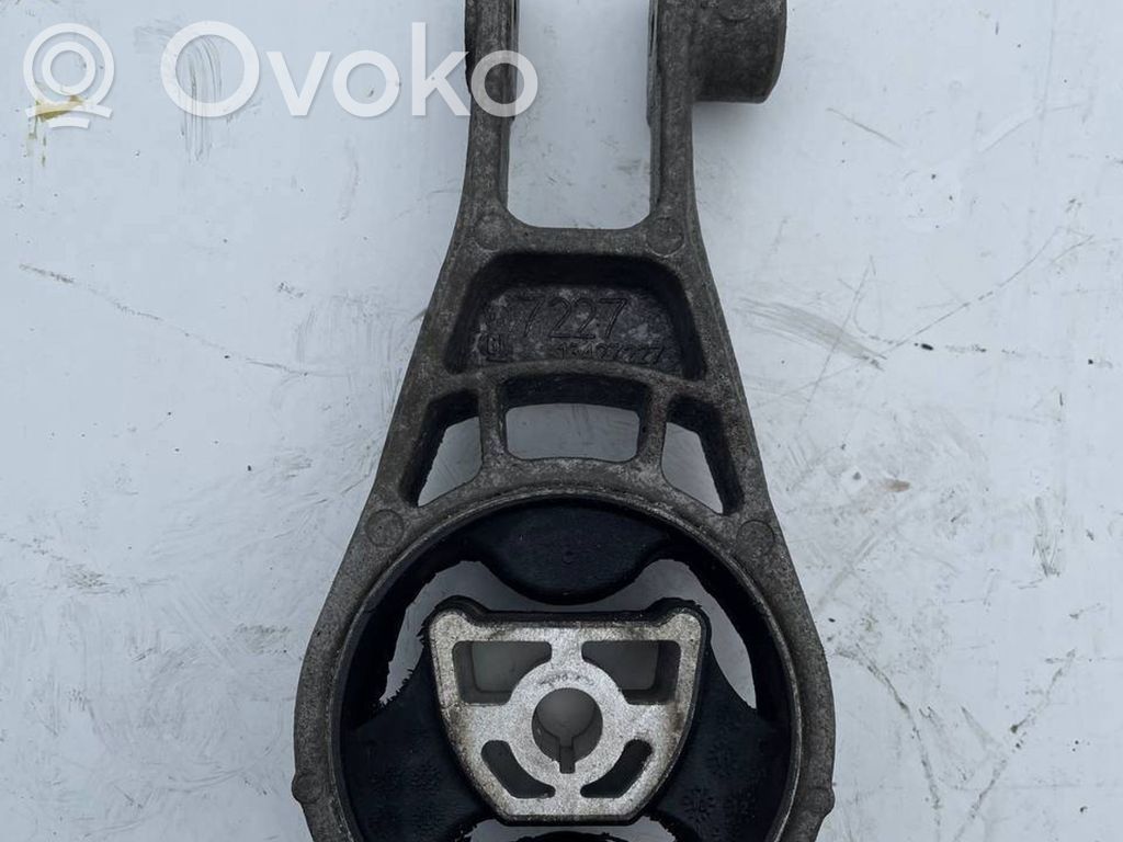 Opel Corsa E Engine mount bracket 