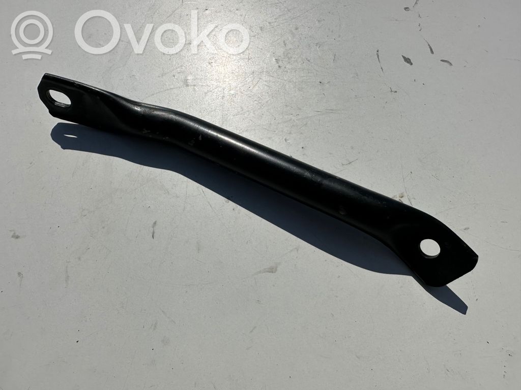 Other engine part   7183043