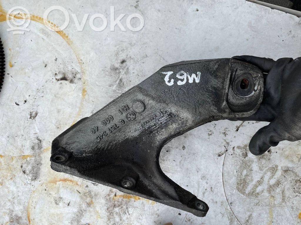 BMW X5 E53 Engine mounting bracket 