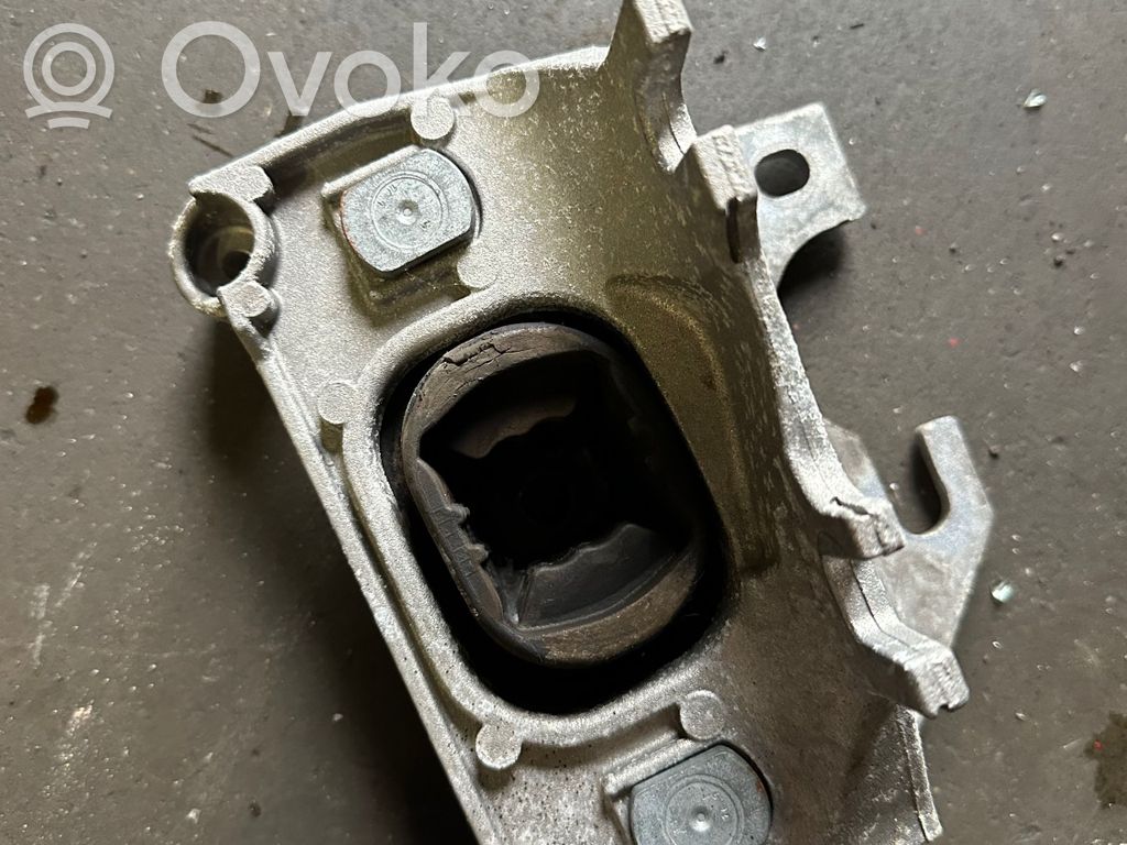 Dacia Lodgy Gearbox mounting bracket 