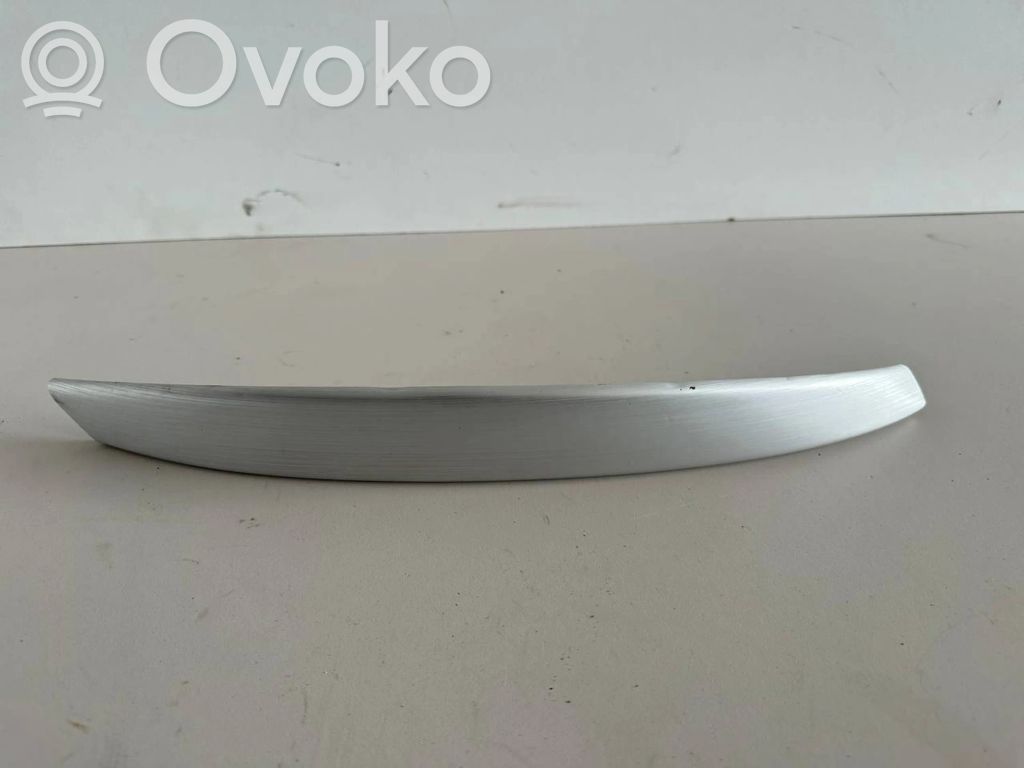 BMW X3 E83 Kojelaudan hansikaslokeron lista 