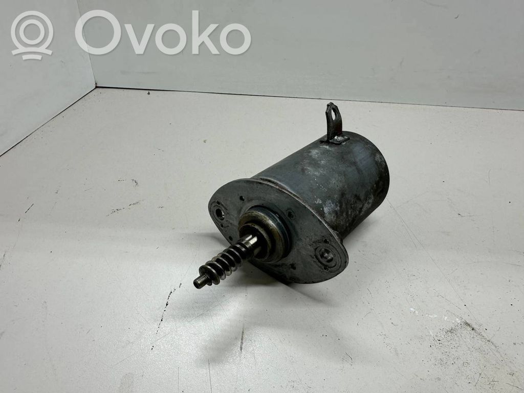 BMW 3 E90 E91 Sadales fāžu regulators 