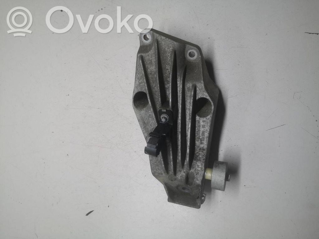 BMW 5 G30 G31 G38 Engine mounting bracket 
