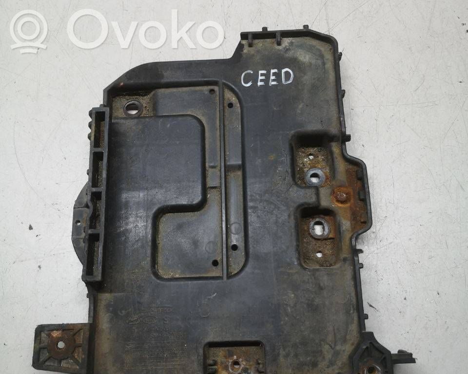 KIA Ceed Akumuliatoriaus tvirtinimo padas 