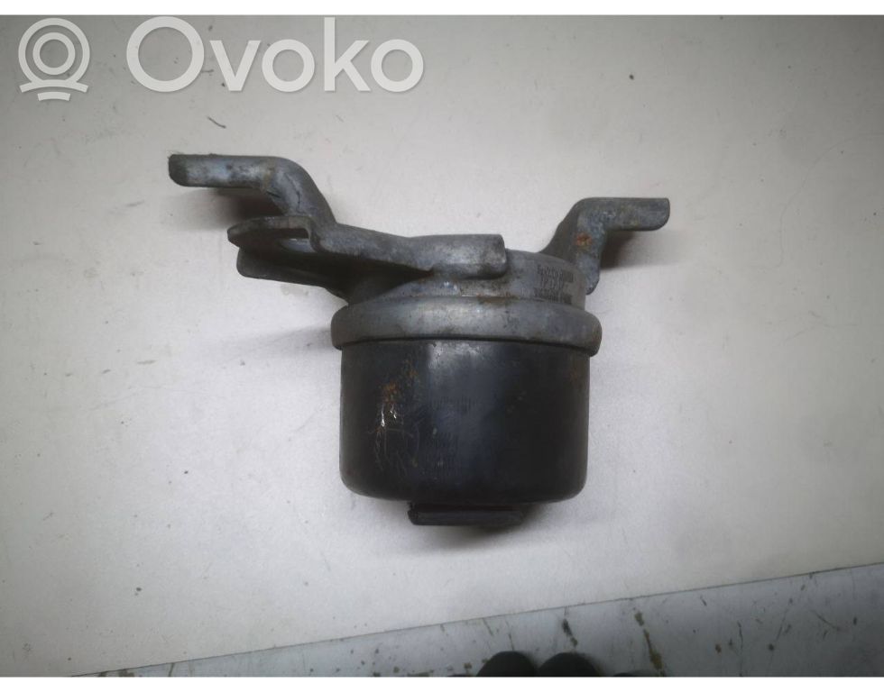 Volvo S80 Engine mount bracket 