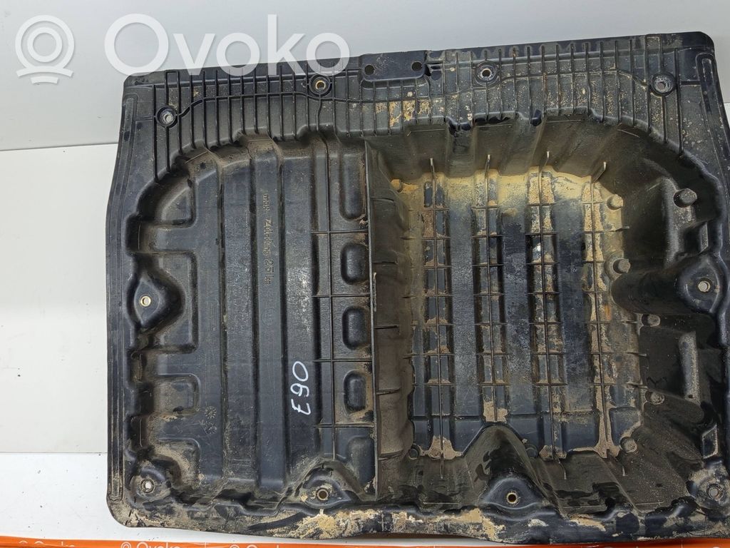 Glove box in trunk   7120020