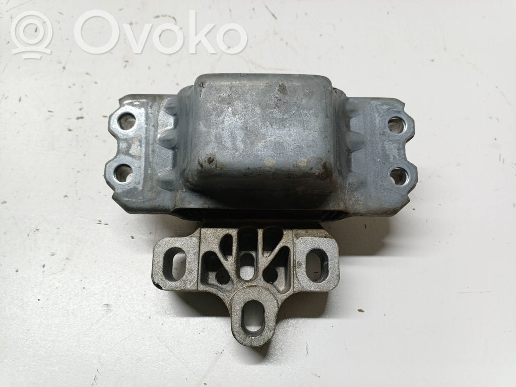 Engine mount bracket   7N0199555