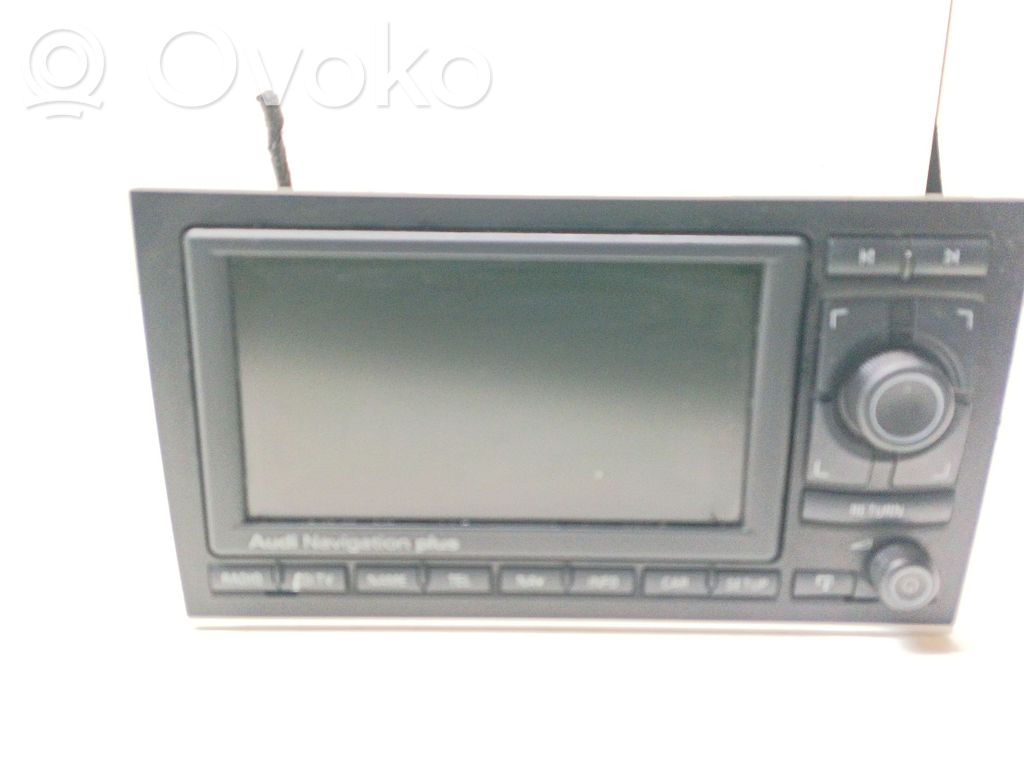 Audi A4 S4 B7 8E 8H Panel / Radioodtwarzacz CD/DVD/GPS 