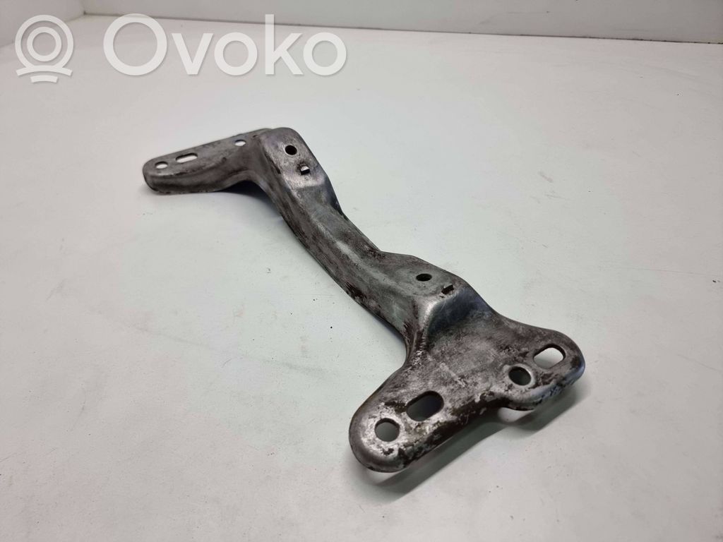Gearbox mounting bracket   1136498