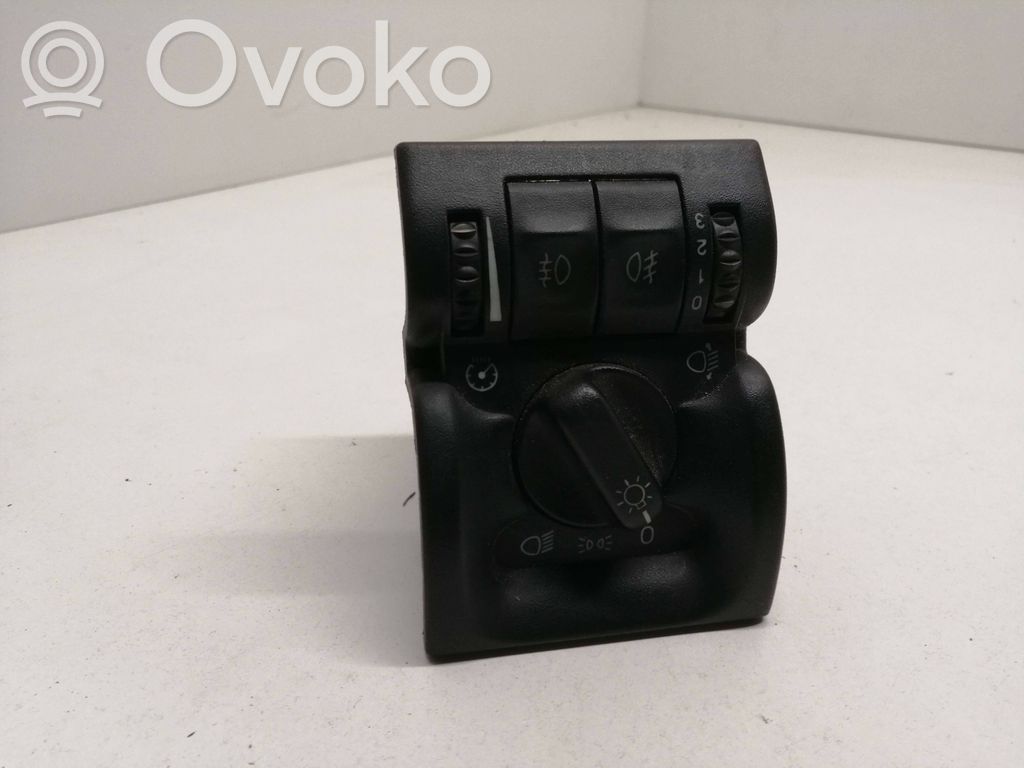 Light switch   09228133,03392160000