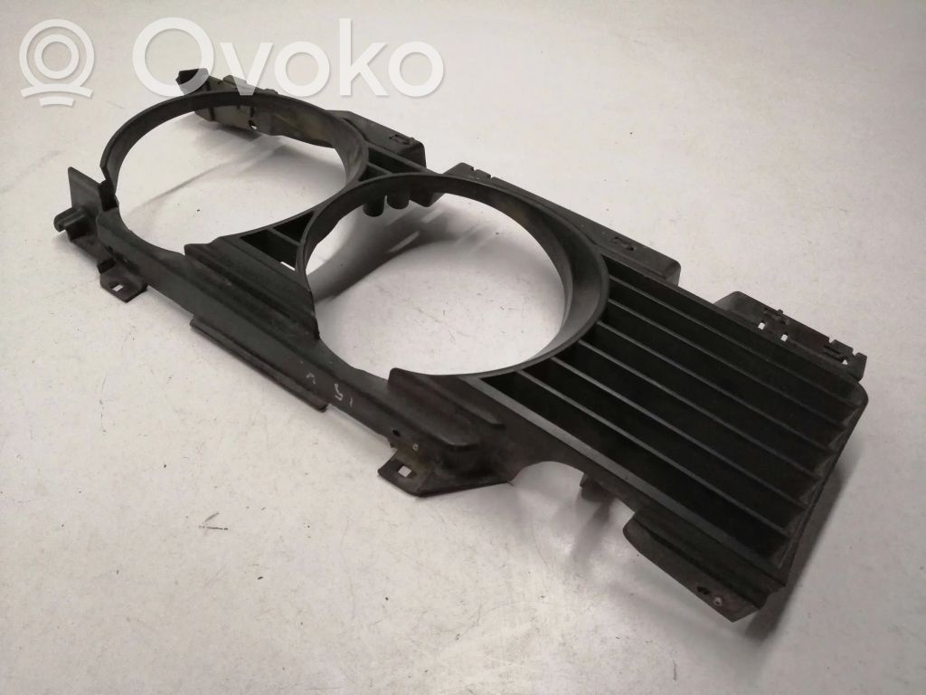 BMW 5 E34 Grotelės viršutinės 