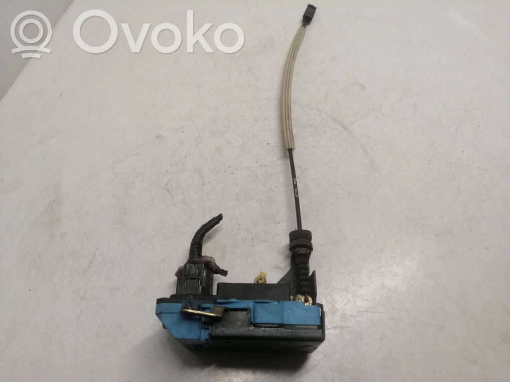 Volvo S60 Priekšpusē slēdzene 