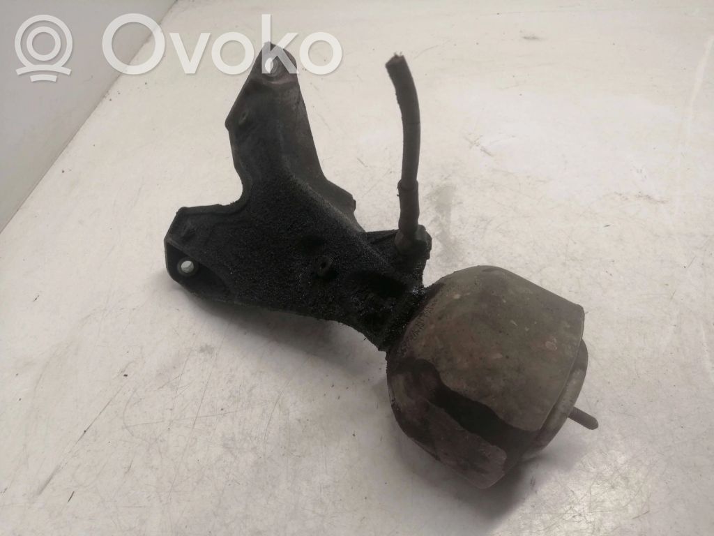 Audi A4 S4 B5 8D Engine mount bracket 