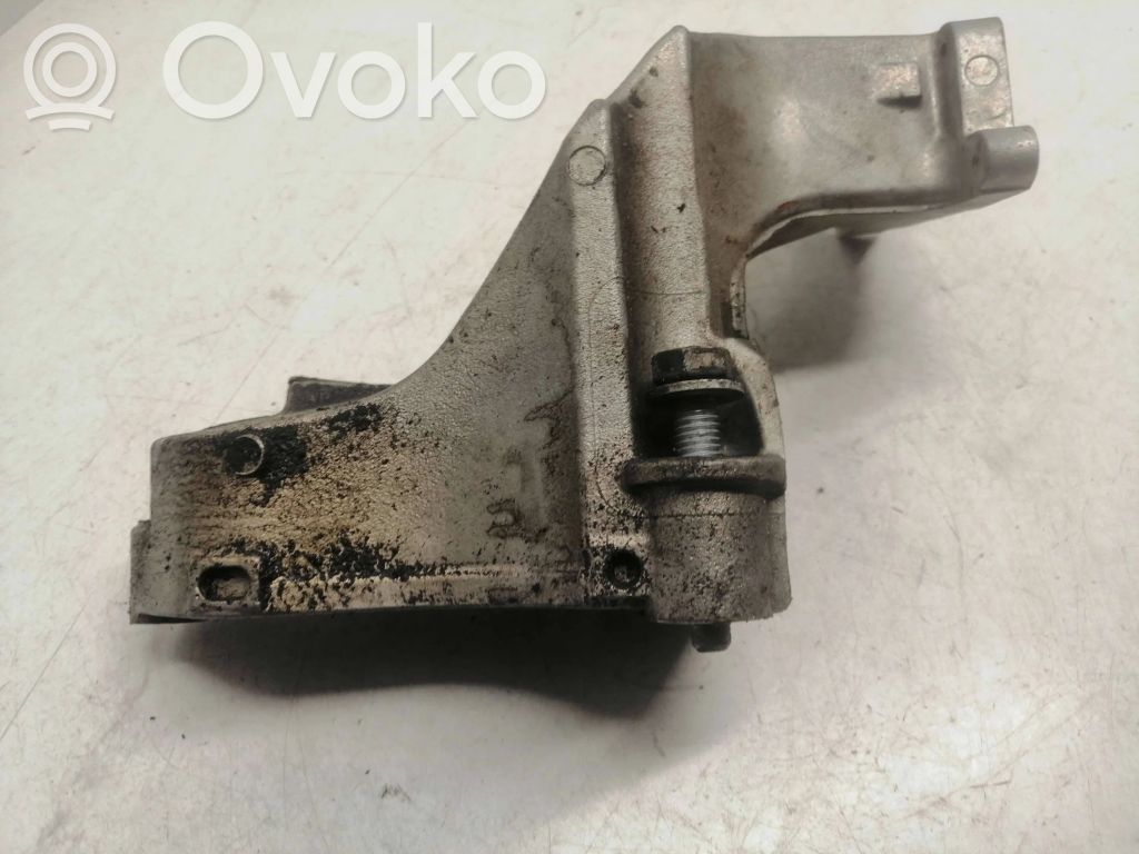 Saab 9-5 Engine mounting bracket 
