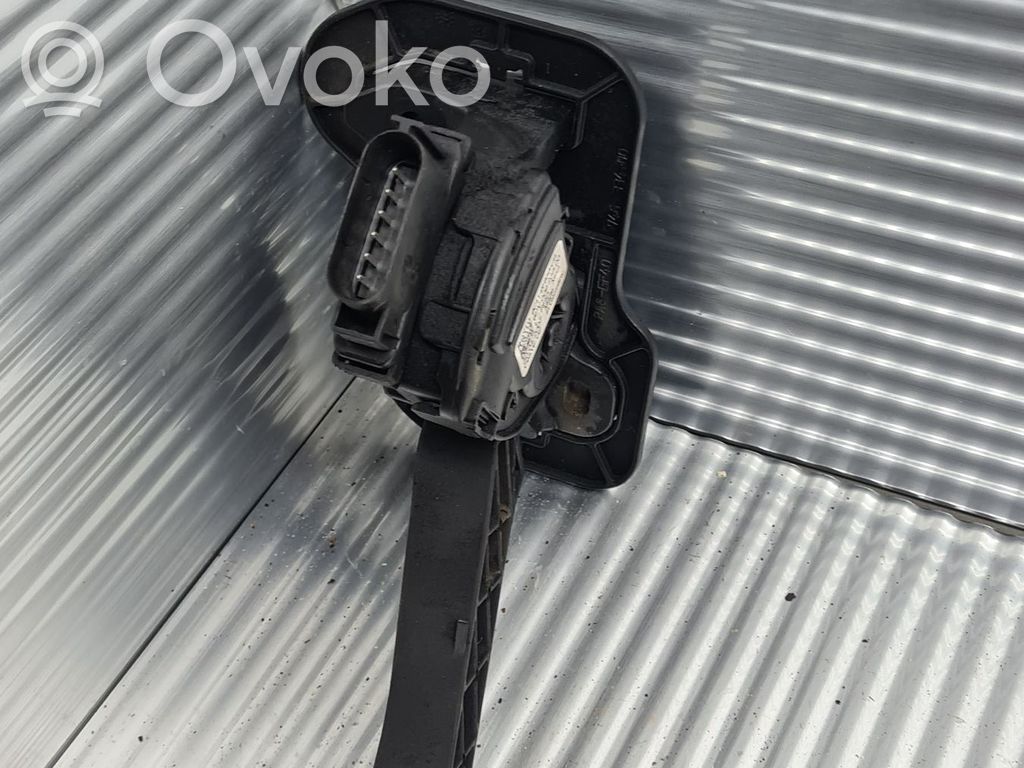 Accelerator throttle pedal   6C119F836CB,6PV00923800
