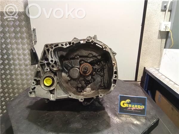 Nissan Micra Cutie viteze manuală cu 5 trepte 