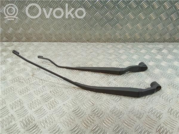 Front wiper blade arm