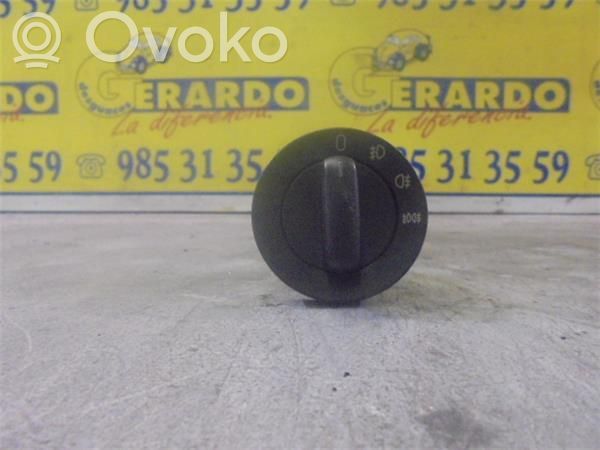 Light switch   61318363684