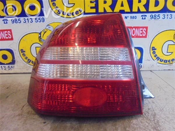 Lámpara de faros/luces traseros