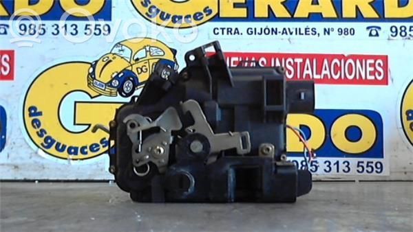 Cerradura de puerta trasera   8R0823029