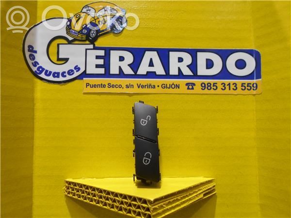 Botón interruptor de bloqueo de puertas   A2048706310
