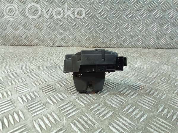 Opel Corsa F Tavaratilan ikkunan lukituksen vastakappale 