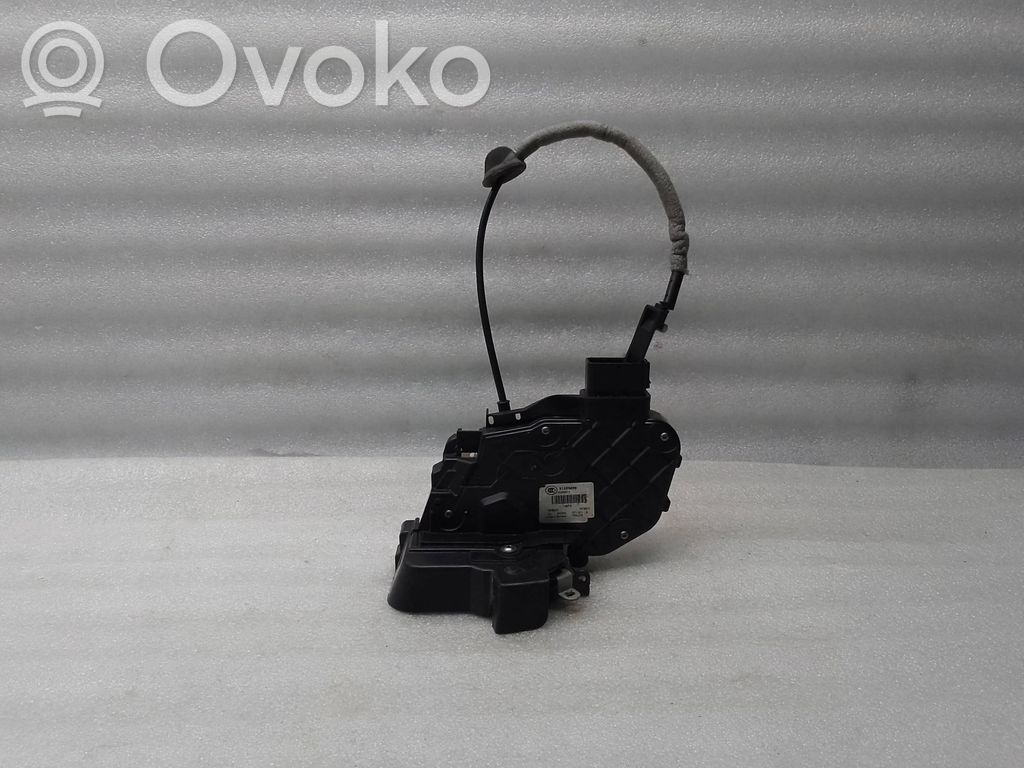 Volvo XC70 Front door lock 