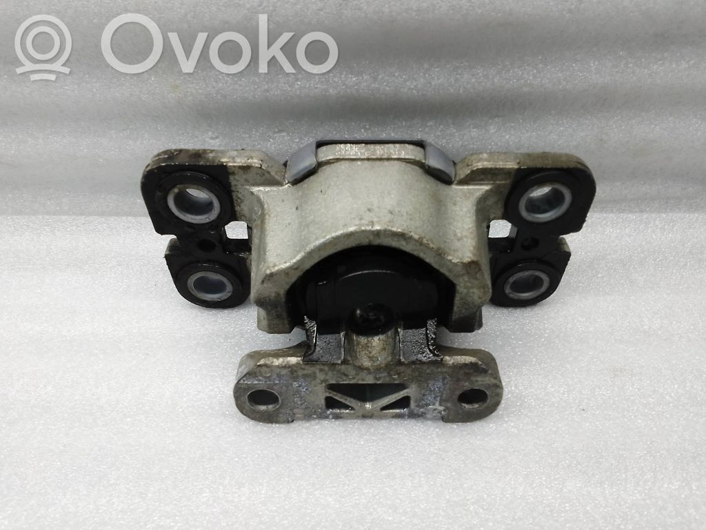 Volvo XC60 Engine mounting bracket 