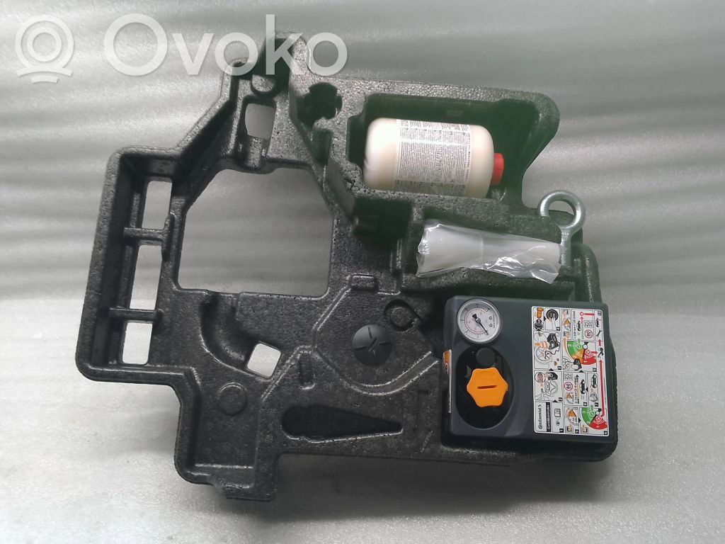 Volvo XC60 Rivestimento vano della ruota di scorta 