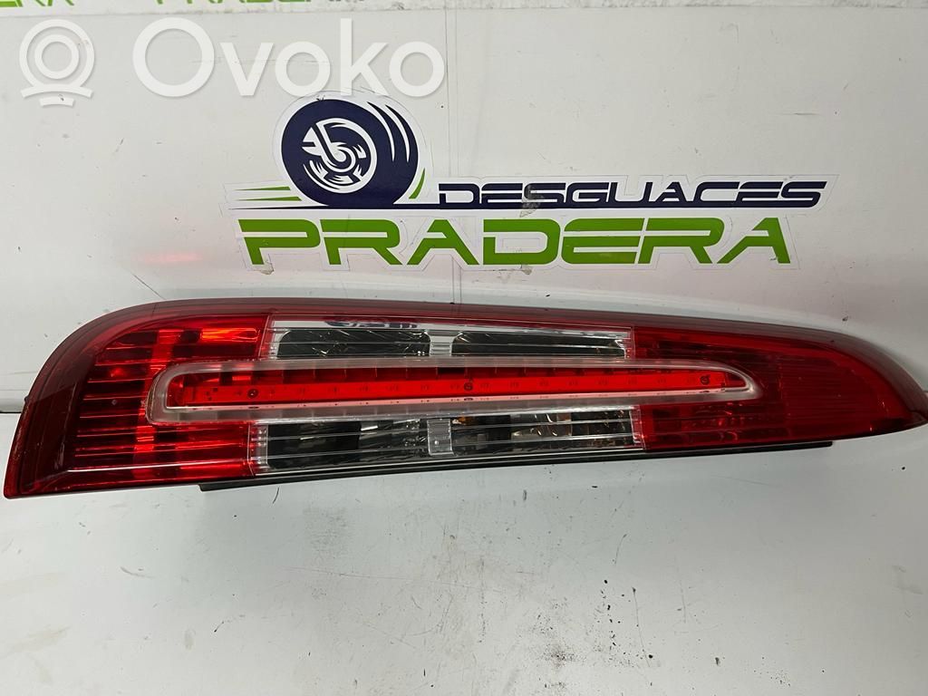 Ford Focus Aizmugurējais lukturis virsbūvē 